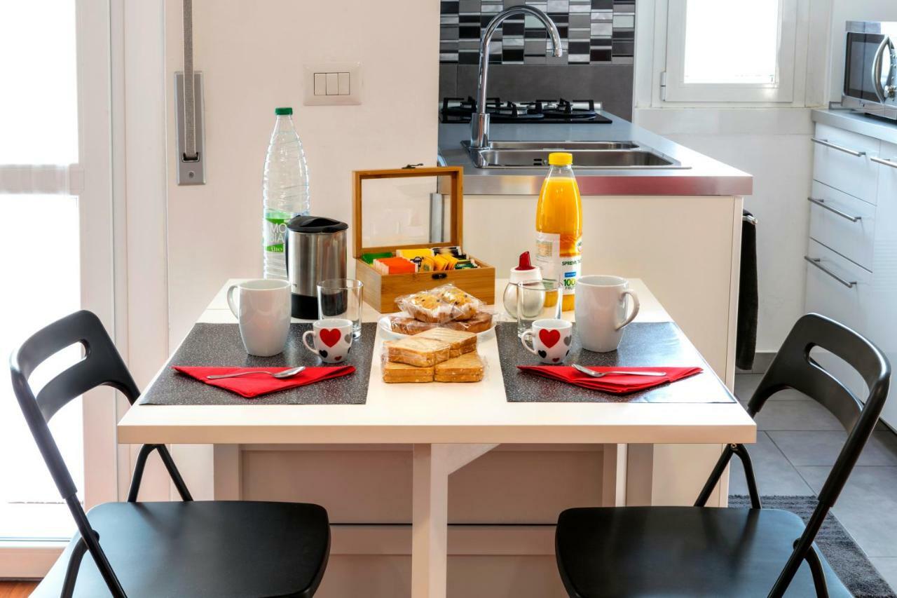 Bright House In Milan Appartement Buitenkant foto